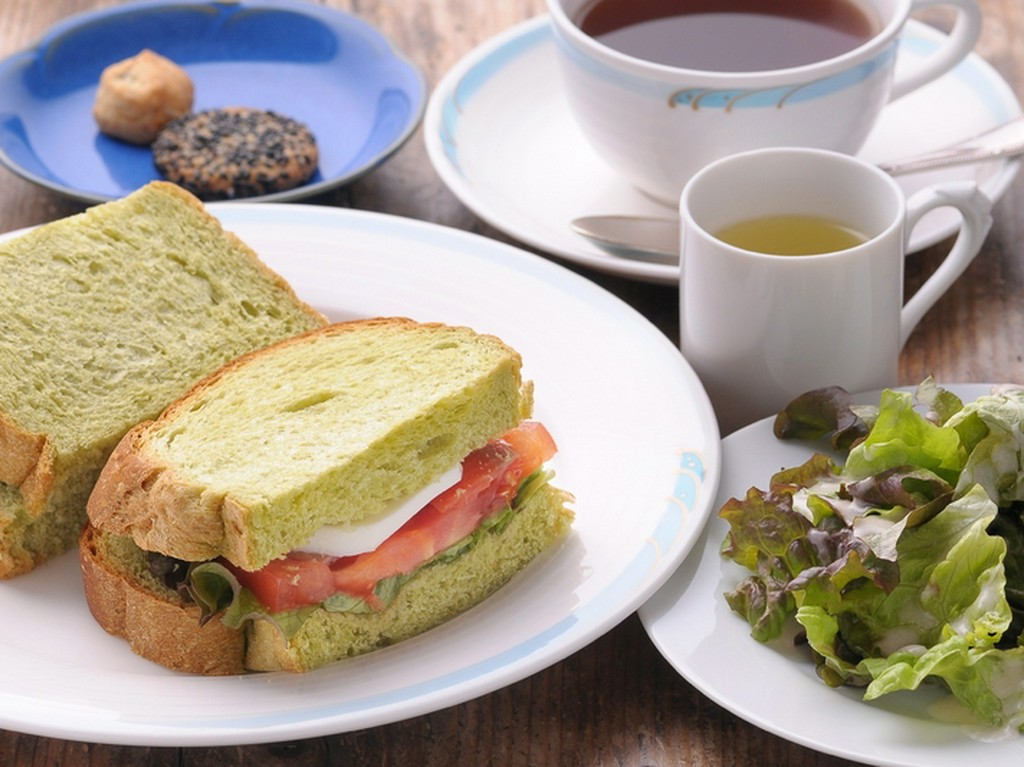 ランチメニュー各種取り揃えております。