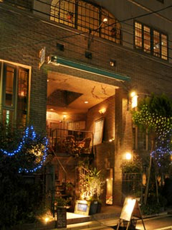 東京メトロ銀座線4番出口より徒歩1分