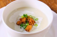新じゃがいもの冷たいポタージュ
小ねぎとクルトンとクリーム添え

※7月上旬～8月上旬までのメニュー