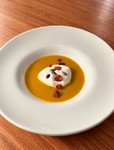 みやこカボチャの冷たいポタージュ カプチーノ仕立て
ローストナッツと自家製クルトンとカボチャの種を添えて
※メニューは月替わりです