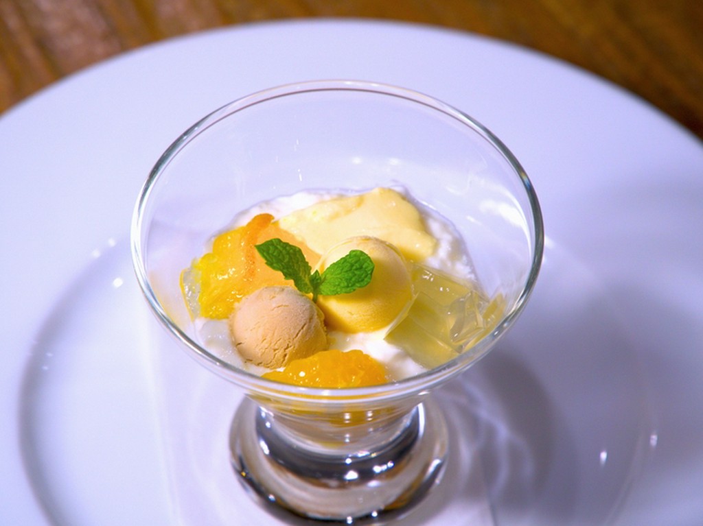 旬のフルーツをカクテル仕立てで