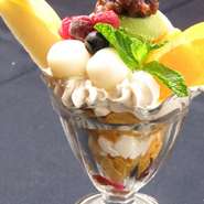 抹茶アイスと白玉、小豆が入った定番！和のスイーツ。