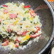 チーズ好きには堪らないサラダ！自家製チーズドレッシングでどうぞ