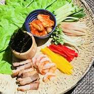 お好きな具材を巻いて食べれる新感覚サラダ