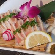 大山の自然で育った新鮮な鶏をタタキでどうぞ♪