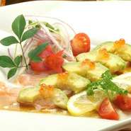 サーモンはヘルシーで艷やかになる効果も有る食材。