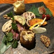 京湯葉で国産牛を包みじっくり焼き上げた商品。
