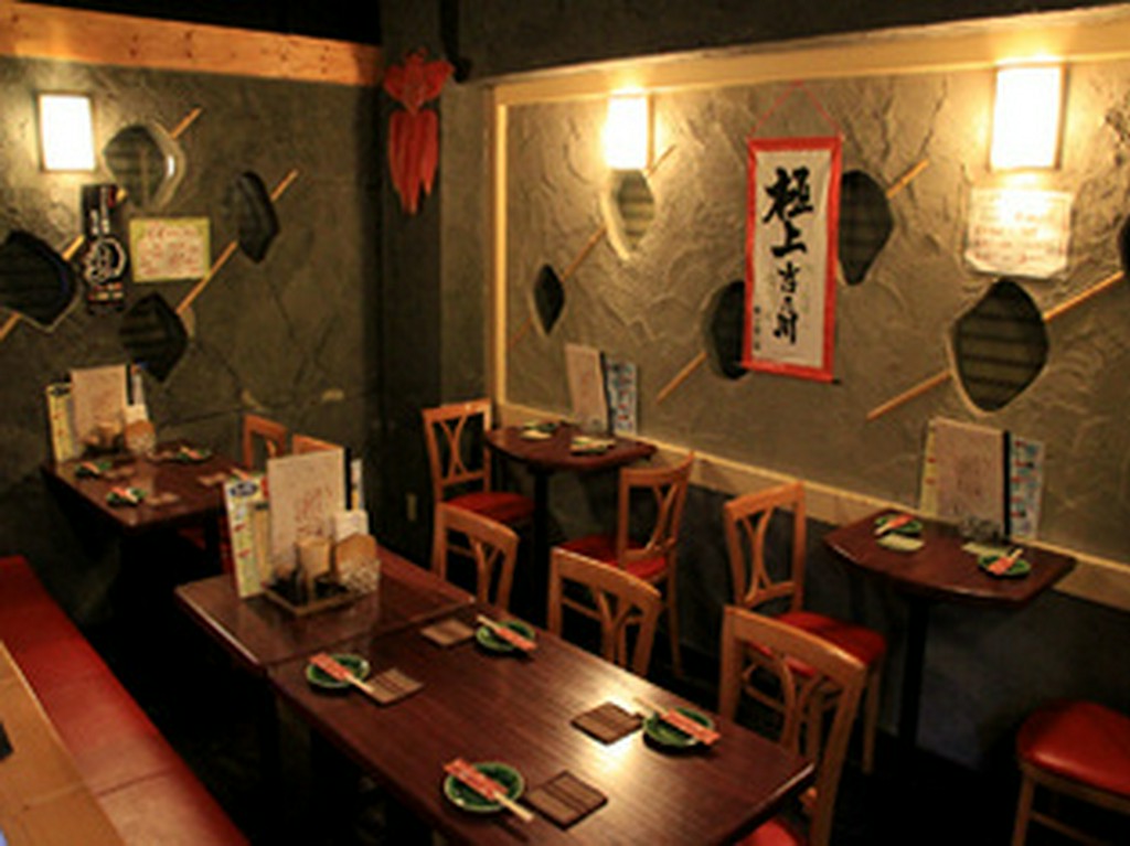 テーブルで仲間を誘って