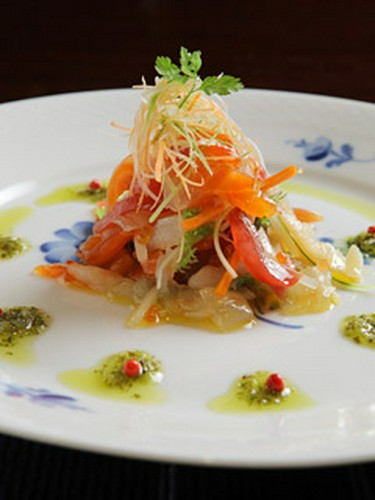 軽くスモークした海の幸サラダ