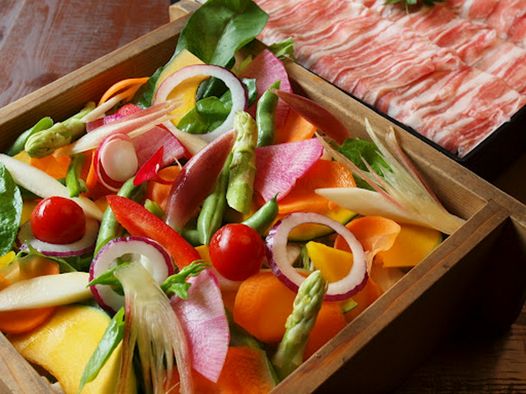 福岡　「糸島産」豚と季節野菜のせいろ蒸し