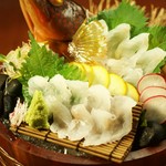 カワハギのお造りや、黒毛和牛の溶岩焼きなどがご堪能いただける贅沢なコースです。