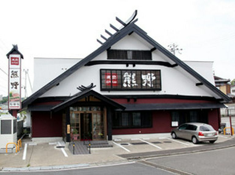 落ち着いた広い店内。駐車場30台完備！