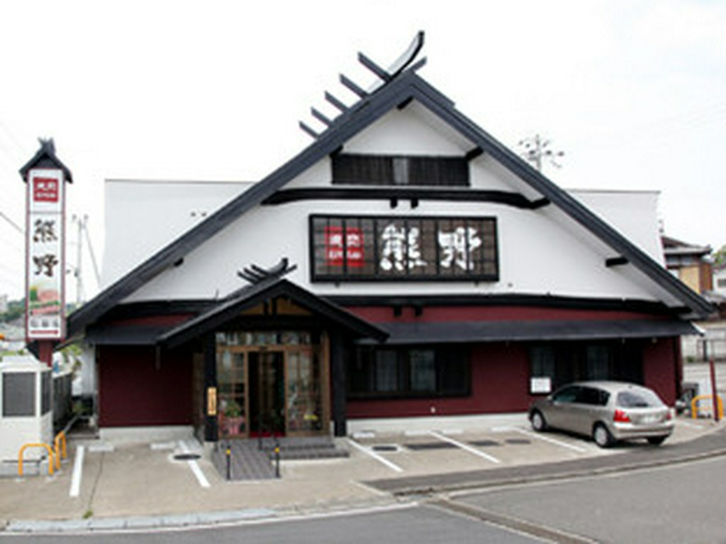 落ち着いた広い店内。駐車場30台完備！