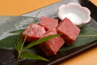 熊野牛ヘレです。熊野ではシャトーブリアンのみ使用
(ご希望のお客様は前々日までにお申し込み下さい)