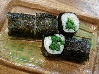 韓国のりを使用しております。　
細巻きなので食べやすいサイズです。