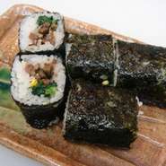 韓国のりを使用した細巻きを食べることが出来るのは熊野だけ
是非一度食べてみてください。