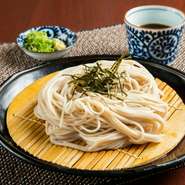 のどごしを味わう、定番のつけ蕎麦。
