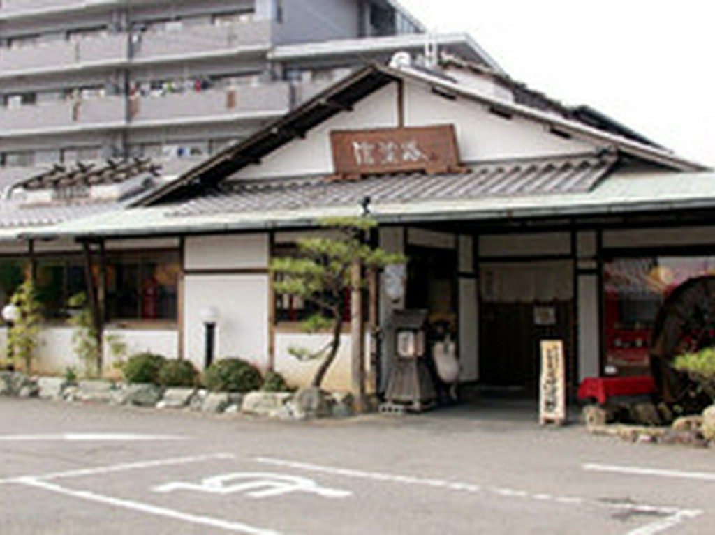 【落ち着きの店内】