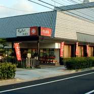 侘びと閑寂な雰囲気のある店内。信州そば処らしい風情の中で伝統の味わい、そば、うどんをご堪能下さい。