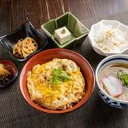 ミニ親子丼/日替り1品/豆腐/ミニ麺/漬物