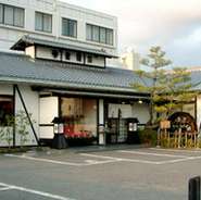 侘びと閑寂な雰囲気のある店内。信州そば処らしい風情の中で伝統の味わい、そば、うどんをご堪能下さい。