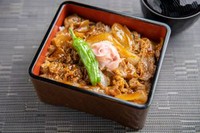 特製タレで煮込んだ懐かしい味わい