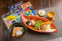 （おもちゃ付）おにぎり/鶏唐揚げ/ハンバーグ/ポテト/茶碗蒸し/ミニ麺/プリン/野菜＆フルーツジュース
