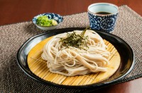 定番つけ麺、気軽さも魅力