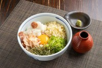 さっぱりあっさりの定番、混ぜて上から出汁をかけてお召し上がり下さい