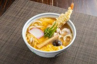 鶏肉・海老天・竹の子・椎茸を具材に玉子でとじた逸品