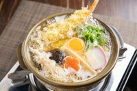 具材満載、熱々土鍋でご提供！