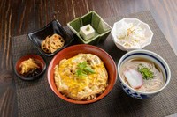 ミニ親子丼/日替り1品/豆腐/ミニ麺/漬物