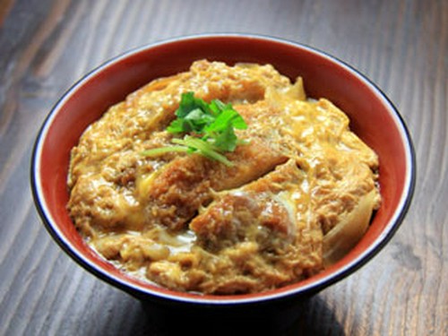 あつあつご飯の上にとろ～り玉子の自慢のかつ丼