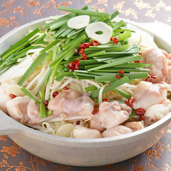 芋蔵名物　国産牛もつ鍋（塩・醤油・味噌）