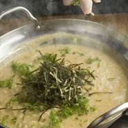 特製醤油が加えてあり、さっぱりとしていて美味い雑炊。