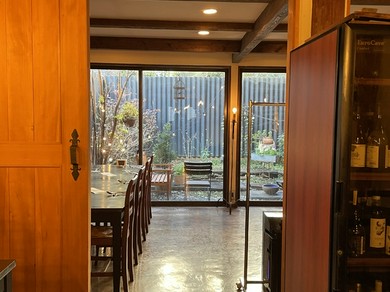 落ち着いた雰囲気の店内で大人カジュアルな女子会を