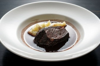 牛頬肉の赤ワイン煮