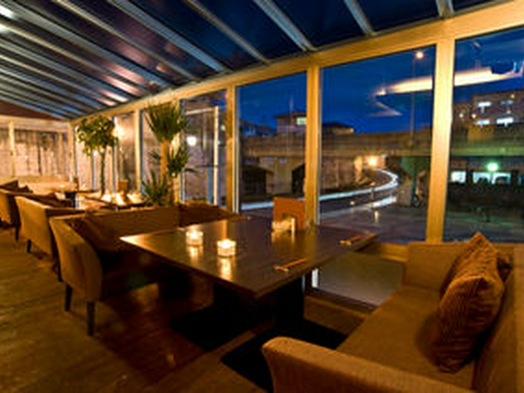 暮れなずむブルーモーメントのテラス席