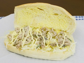 歯ごたえも最高の「れんこんしめじサンド」