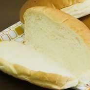 メニューの多さに目が行くと思いますが、やはりパン自体が美味しくなければ。自社工場で毎朝作られる、創業以来の味を保ったパンそのものが「こだわり」です。