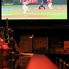 大きなモニターでのスポーツ観戦が楽しめます。