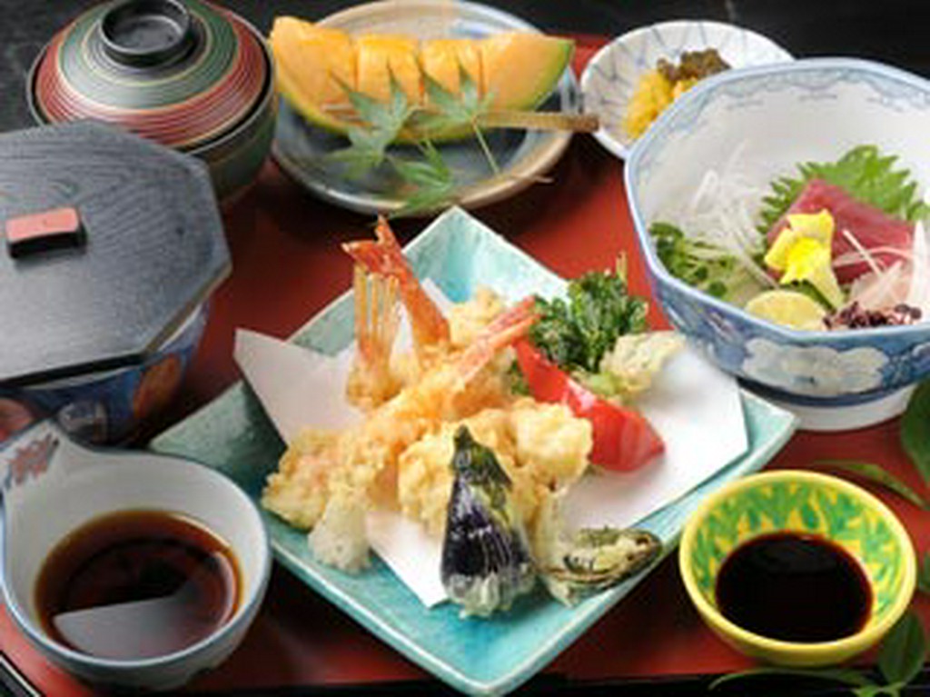 １階では平日はお値打ちランチもお楽しみ頂けます。【錦ランチ】