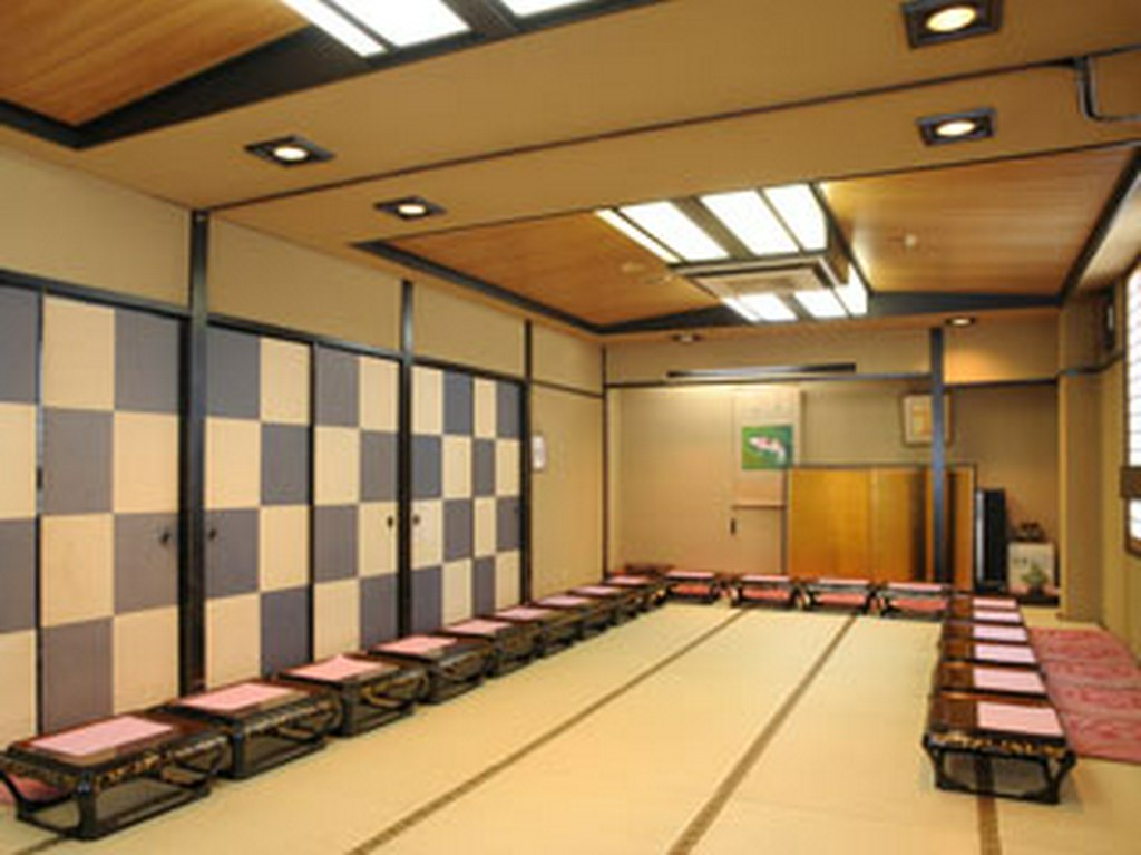 大人数でのご宴会にもご利用頂ける大小宴会場をご用意。