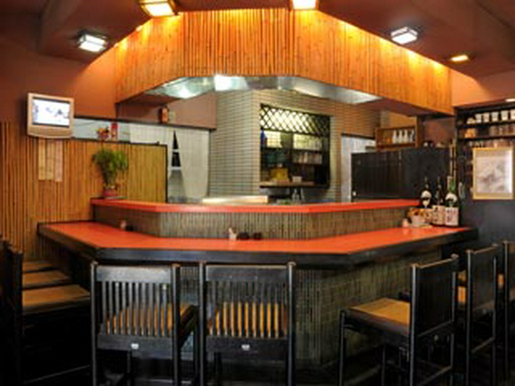 ゆっくり落ち着いた雰囲気の店内で美味しい日本料理をどうぞ。