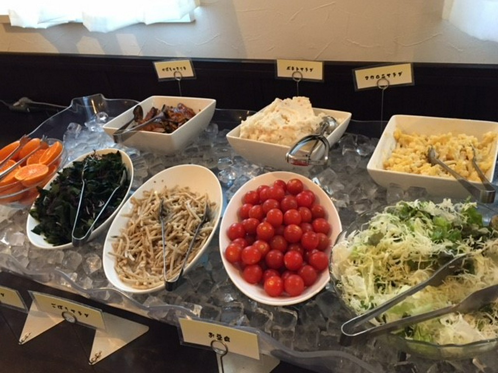 スープ、サラダバー、ピザ・デザートの食べ放題