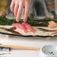 旬の素材を活かした握り寿司を召し上がれ。