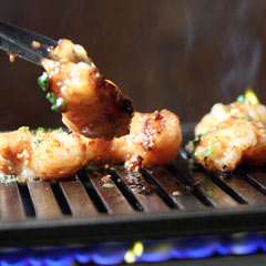 絶品ホルモン「牛コロコロ」。これで焼くのが一番旨いロストル焼