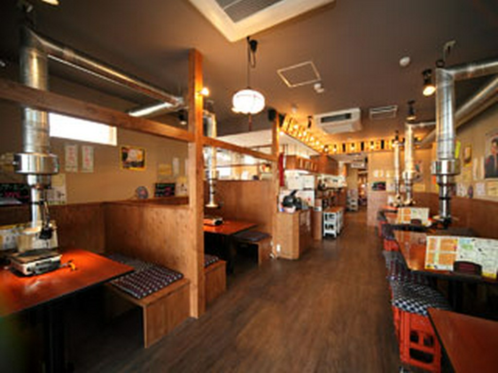 趣のあるダクトで煙を吸い上げるので匂い油は全く気にならない。