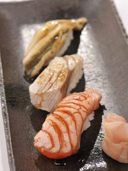 炙り三貫にぎり サーモン、イナダ、穴子