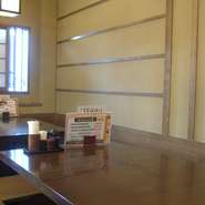 店内改装をして掘りごたつに致しました。12名程座れます。